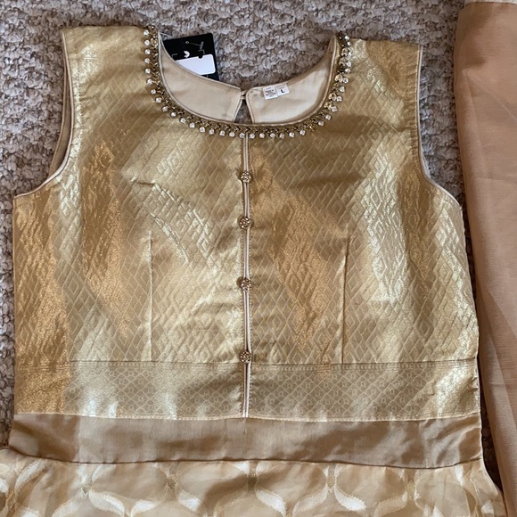 Anarkali gown - Picture 2 of 4